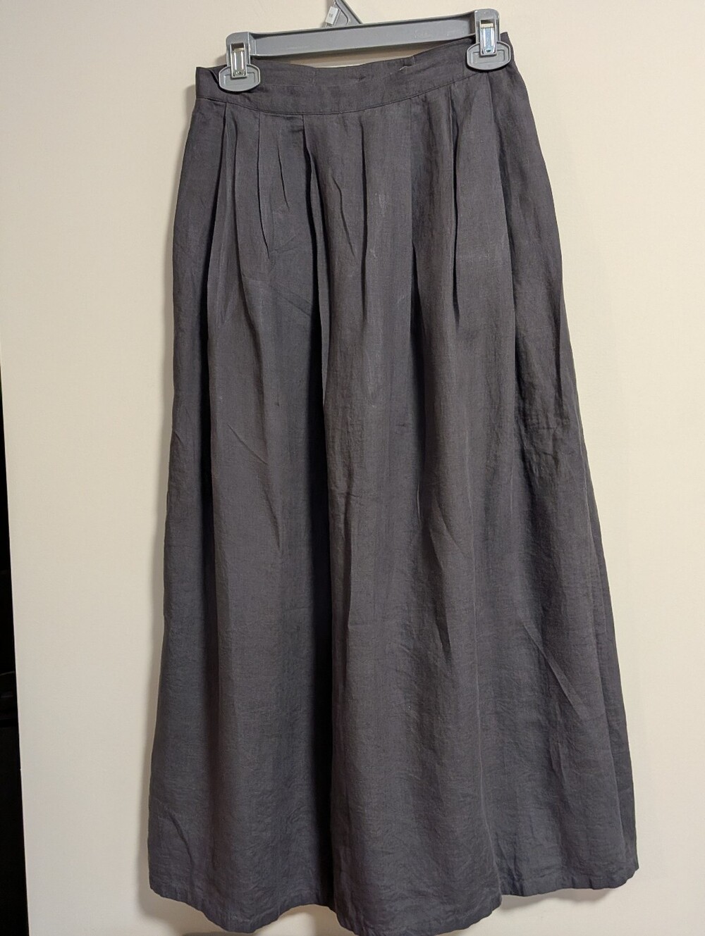 Agnes b. Women's Charcoal Linen Pleated Maxi Skirt With 2 Pockets. Size 26 US